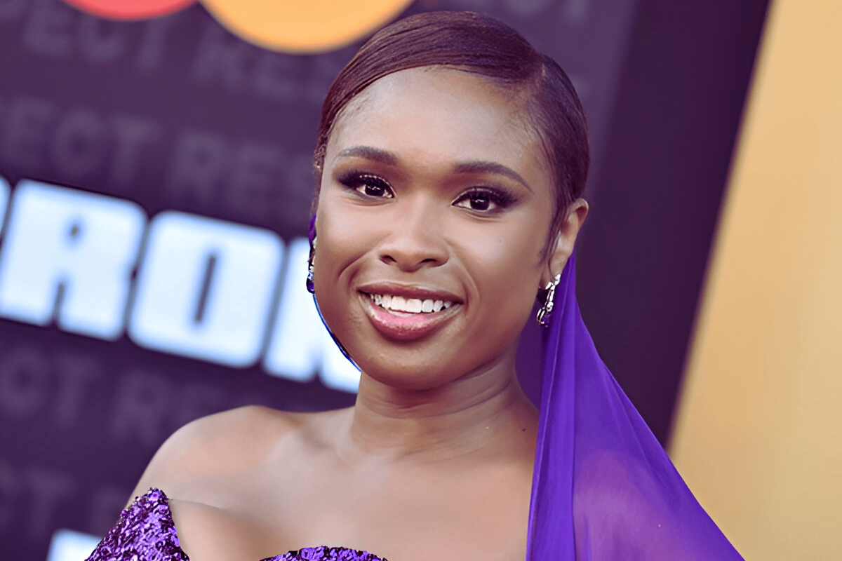 Jennifer Hudson Struck by Basketball at Knicks Game
