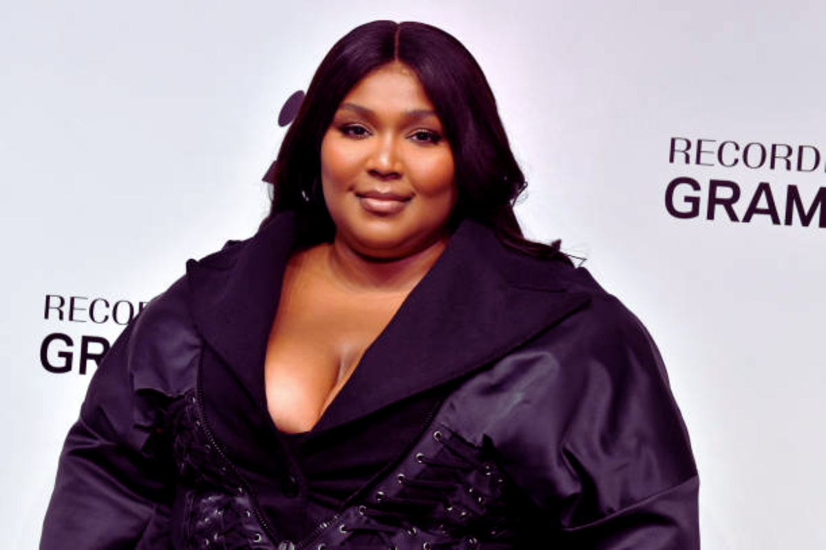 Lizzo Surprises Fans With SNL Comeback Performance