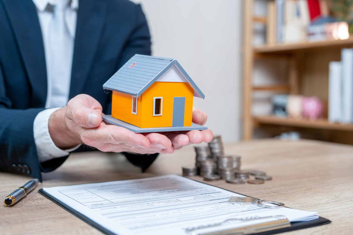 Mortgage Rates Dip in April 2025 Is It Finally Time for Buyers to Jump In