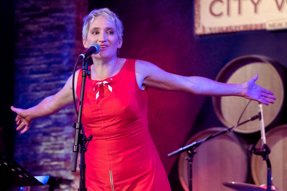 Singer Jill Sobule Found Dead After House Fire Full Details Inside